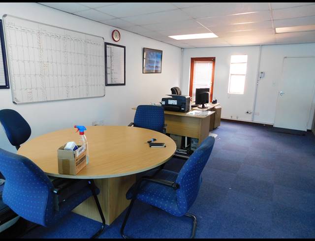 240M² OFFICE FOR SALE IN WELTEVREDEN PARK